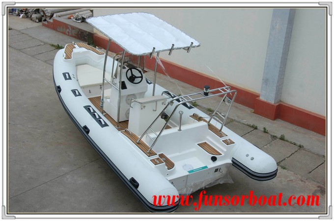 5.8m FRP Boat with Inflatable Tube Image1