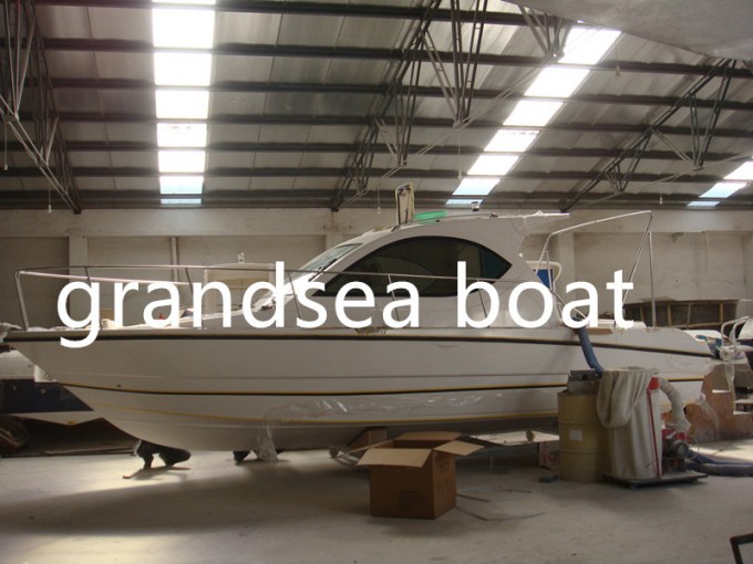 27FT Fiberglass Cabin Fishing Boats Image1