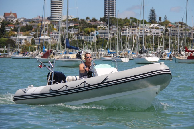 Adult Fiberglass Sport Motor Boat Four Seats GPS System Boat for Sea Image1