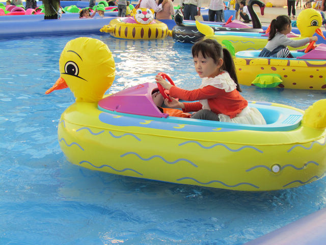 CE Approved Kids Inflatable Battery Bumper Boat for Sale in Water Pool Image1