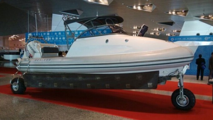 6.1m High Level Luxury Yacht Hypalon Amphibious Boat Image1