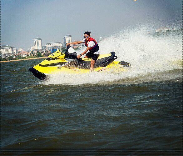 1500cc 3seater Jet Ski Watercraft with 200HP Engine Image1