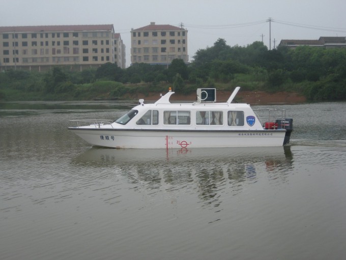 Hq820 FRP Leisure High Speed Boat 18km/H 10 Persons Image1