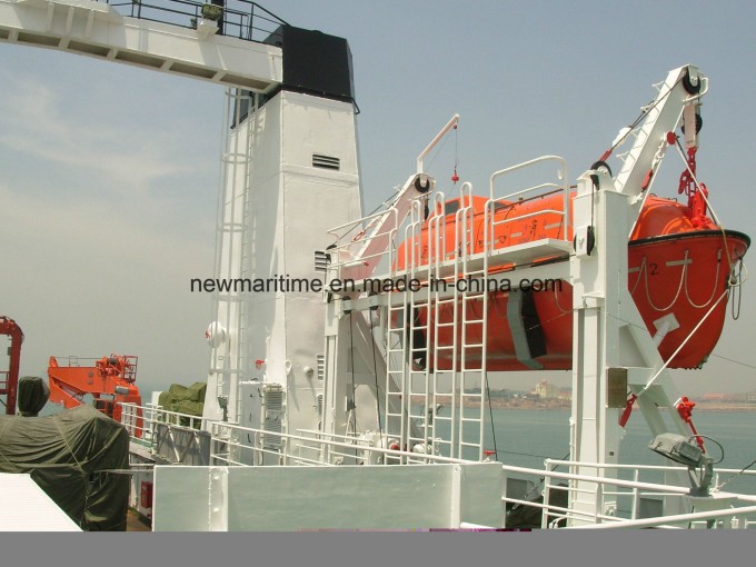 Marine Totally Enclosed Lifeboat with Safety Belt Image1