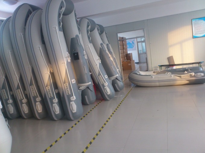 Inflatable Boat Hypalon Boat with Aluminum Floor (FWS-D270) Image1