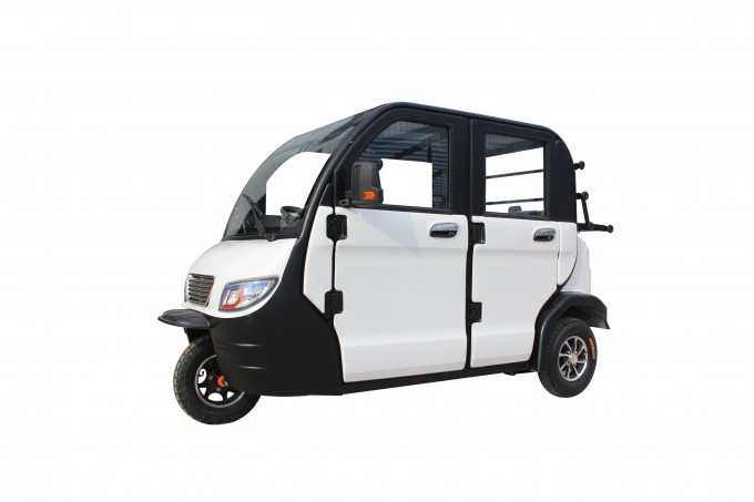 Electric Three Closed Body Rickshaw Image1