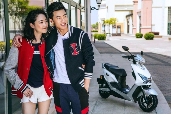 2016 Latest Electric Motorcycle with 800W Bosch Motor Image1
