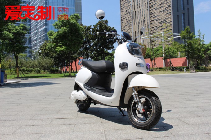 800W-1500W Cheap Electric Scooter/Motorcycle with LED Light, Cheap Price Image1