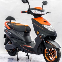 China Sports Electric Motorcycle with Front/Rear Drum Brake