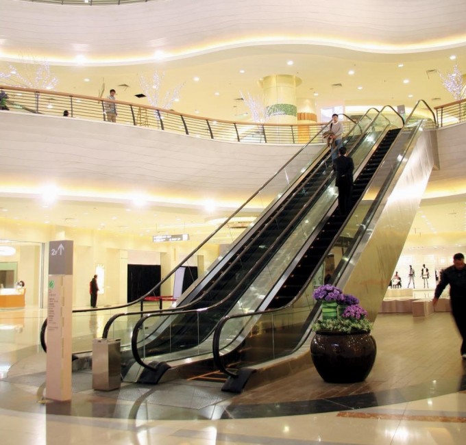 High Quality Escalator with Stainless Steel Cladding Image1