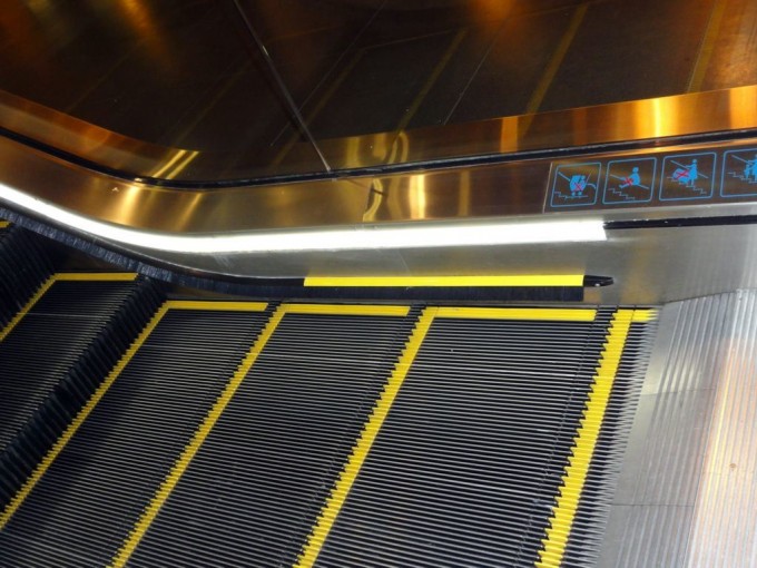 Outdoor Airport Escalator Image1