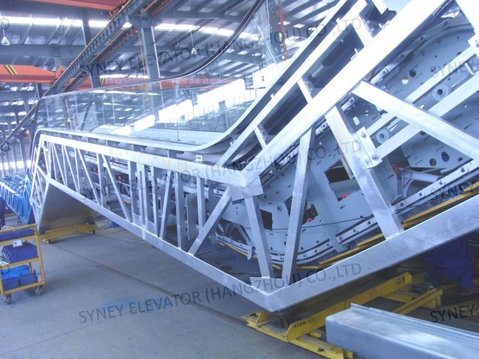 Outdoor escalator with 30 degree Image1