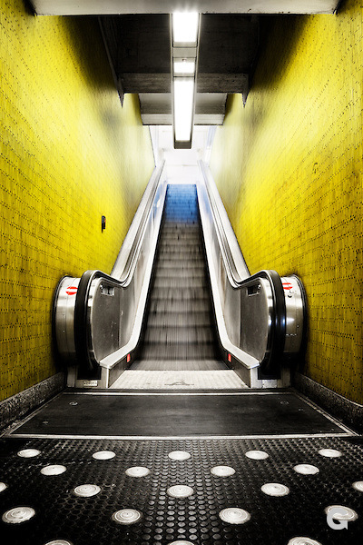 Srh Escalator, Micro-Computer Controlled System Image1