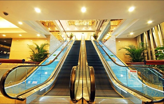 Commercial Building Escalator with Small Machine Room Image1