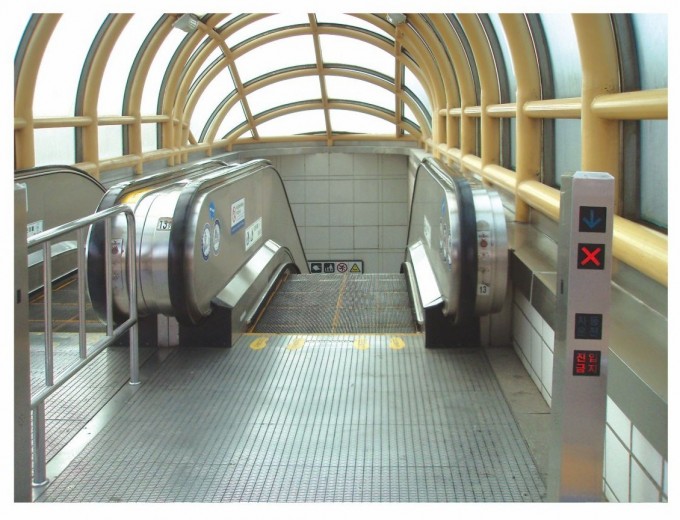 Public Escalator with 30 Degree 1000mm Aluminum Step (XNFT-004) Image1
