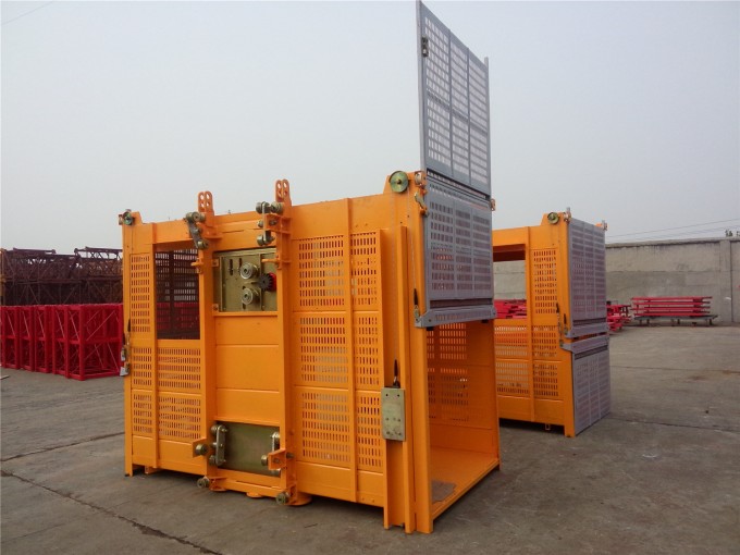 2 Ton Double Cage Building Freight Hoist Elevator Sc200/200 Image1