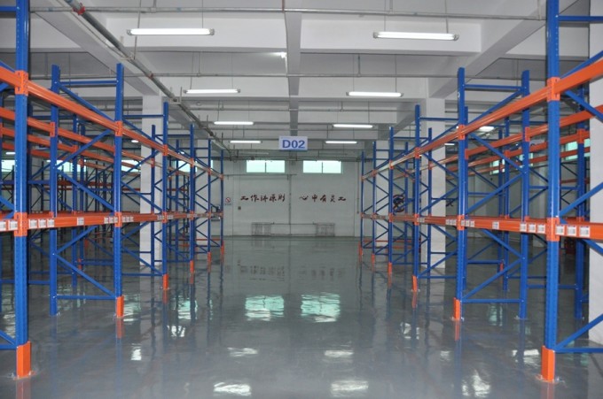 Industrial Heavy Duty Selective Pallet Racking Image1
