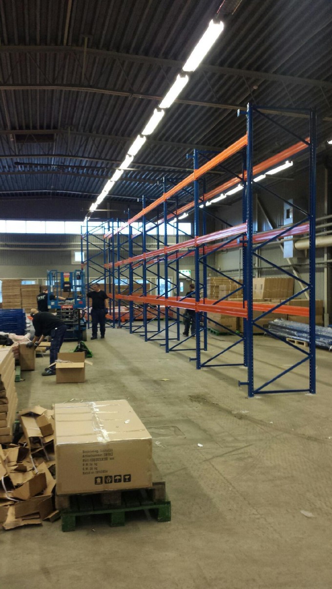 2015 Hot Sale Heavy Duty Selective Pallet Racking with 3 Tons Per Layer Image1