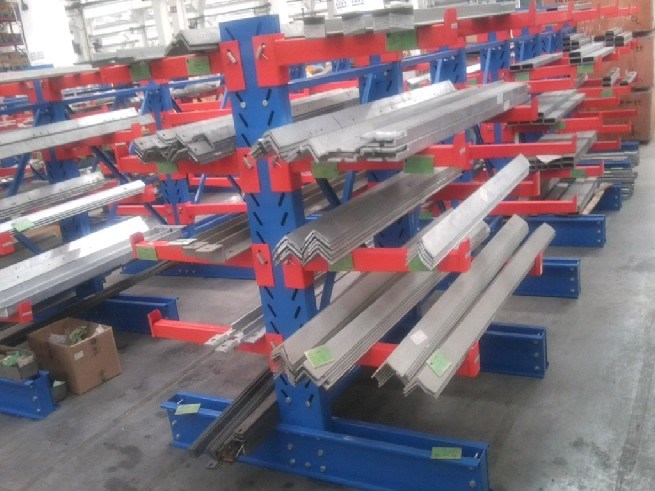 Adjustable Storage Cantilever Rack for Warehouse Image1