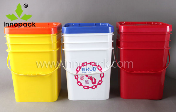 Plastic 20 Liter Container with Lid and Handle Image1
