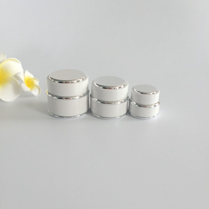 Custom Silver Aluminum Round Jar with Screw-on Lid Image1