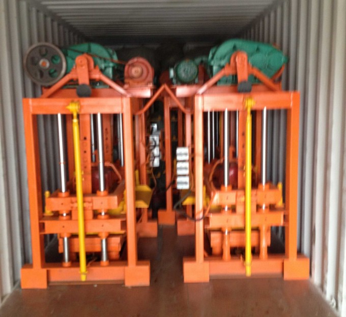 Small Concrete Hollow Block Making Machine (QTJ4-40) Image1