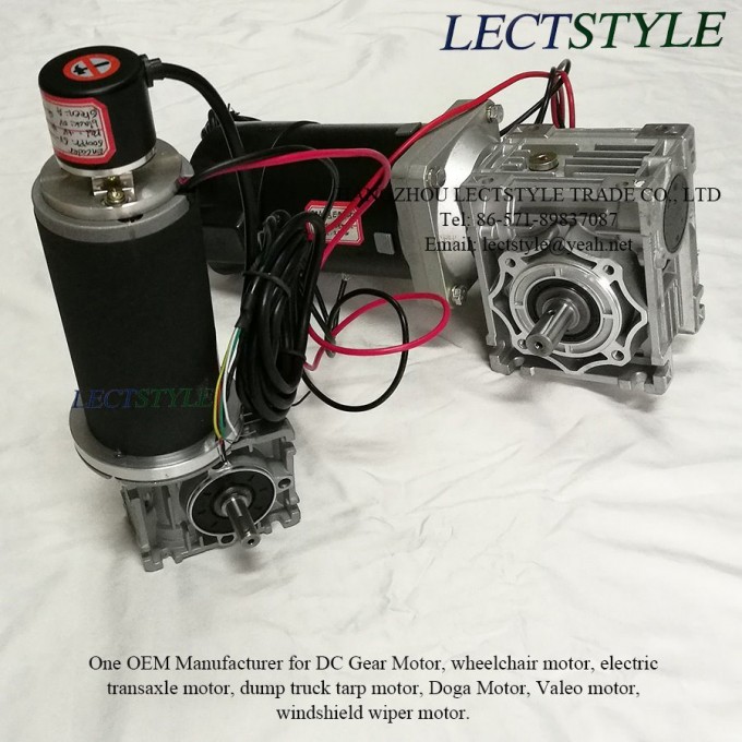 24V 250W 30rpm Permanent Magnet DC Right Angle Gear Motor with Plain Key Shaft Image1
