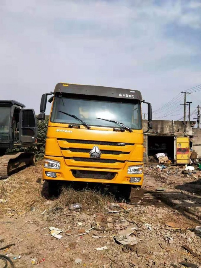 USED 8X4  dumper truck howo Image1