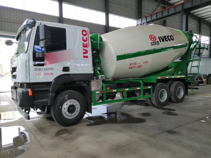 Iveco Heavy Duty 15000L Concrete Mixer Truck Cement Construction Truck Image1