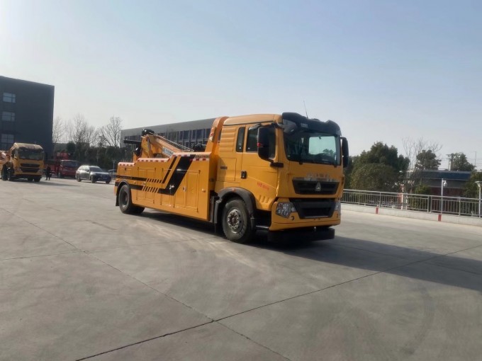 Clw 16t Boom Integrated Tow Truck Image1