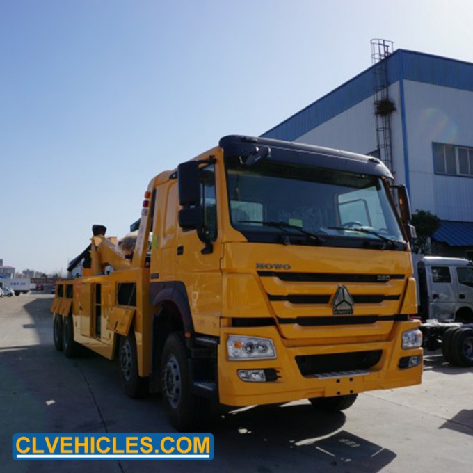 High Quality HOWO 8X4 40tons 360 Degree Rotation Boom Crane Recovery Road Wrecker Truck Image1