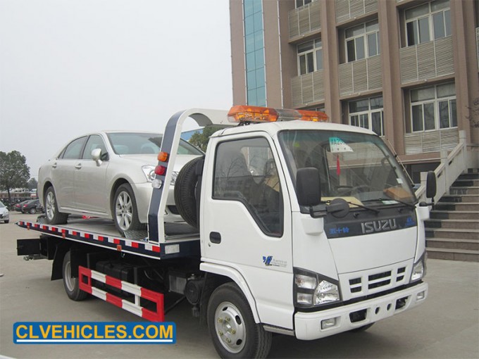Isuzu 6 Wheelers Flatbed Tow Under Lift Wrecker Chassis Repair Truck Image1