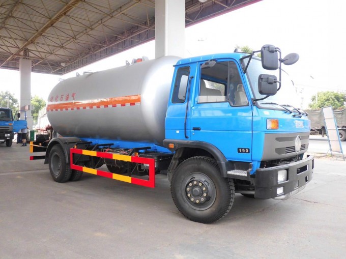 15000Liters Propane Delivery Road Truck LPG Tanker Truck Image1