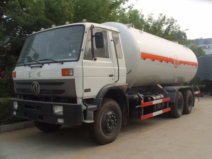 Fully Pressurized DongFeng 6x4 20cbm LPG Propane Delivery Road Truck Image1