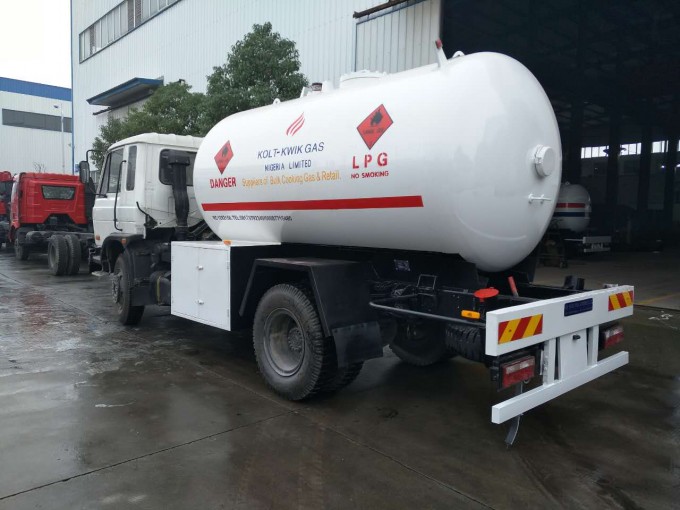 Dongfeng 4*2 10cbm 15cbm LPG Propane Bobtail Truck Image1