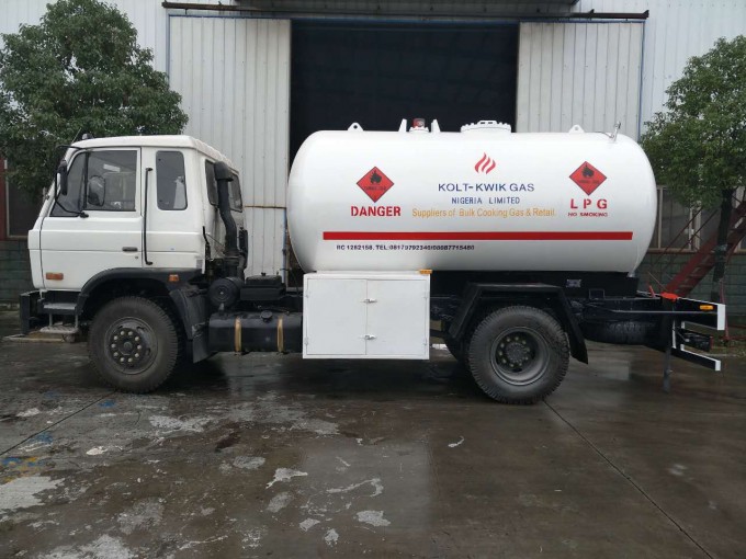 10cbm Bobtail Tanker LPG Bobtail Truck for Sale Image1