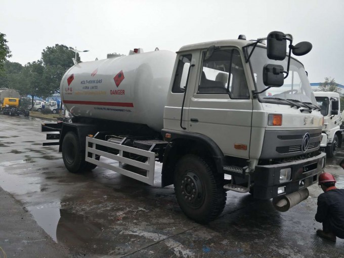 15cbm LPG Propane Bobtail Truck Bobtail Tanker Image1