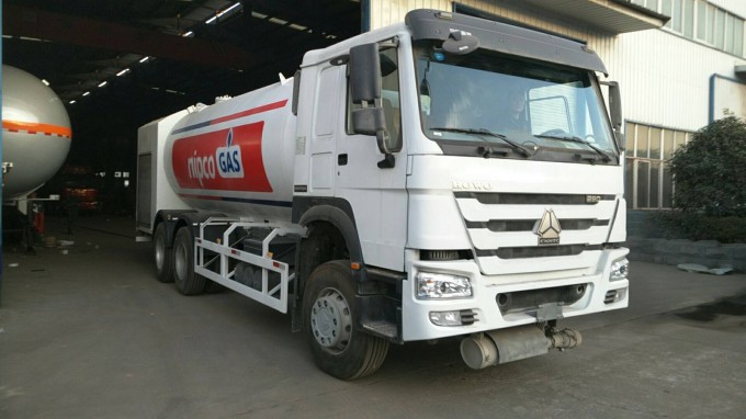 Sinotruk Howo 6X4 20Cubic Meters 10T 10MT LPG Dispenser Truck with Mass Flow Meter Image1
