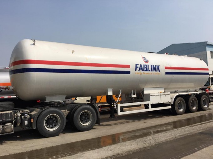 56 Cbm 49.6cbm 40.5cbm 59.52 M3 LPG Propane Tanker Semi Trailer Image1